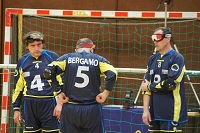 Bild: Bergamo bespricht sich noch rasch bevor das nächste Duell angepfiffen wird