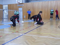 Bild: Jürgen spielt den Ball weiter zu Peter